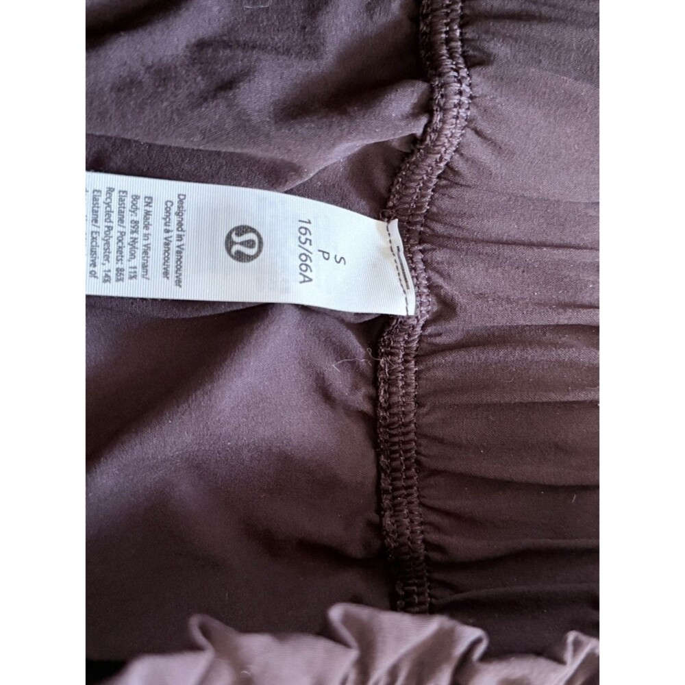 Lululemon Stretch Woven Ruffle-Waist High-Rise Short 9" - Picture 3 of 6
